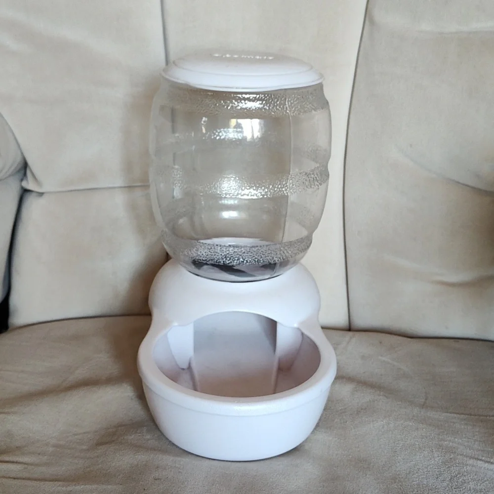 Petmate gravity feeder for small dog or cats.
